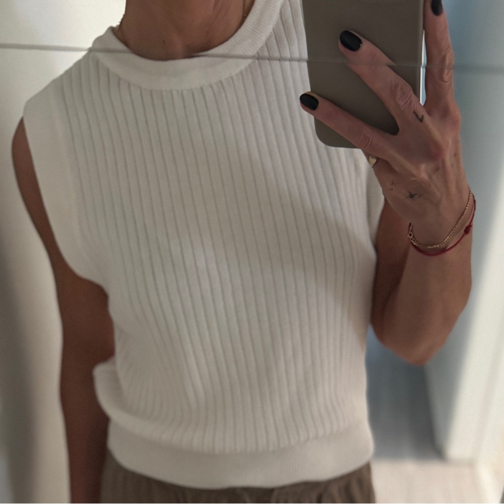 3/$50 Commense Sleeveless Ribbed White Knit Top